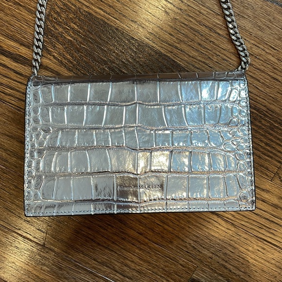 Alexander McQueen Silver Croc Wallet on a Chain - Picture 4 of 9